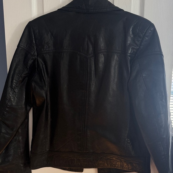 Vintage Men's Black Leather Jacket - Picture 2 of 13
